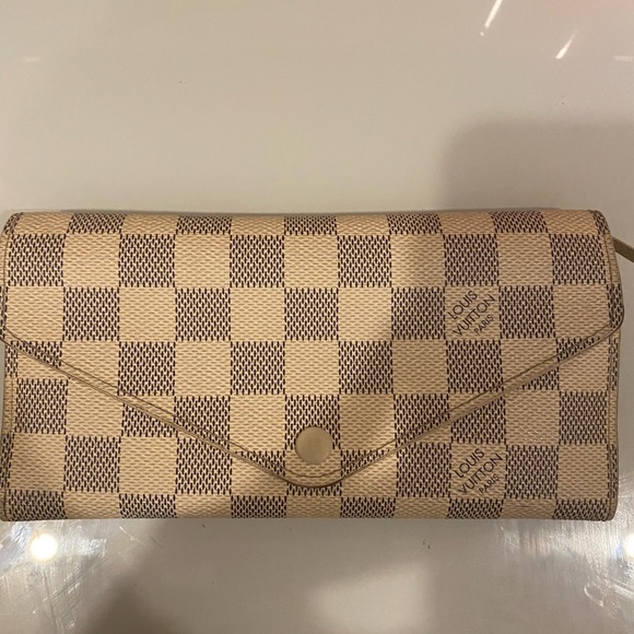 LV Speedy 30 and matching Sarah wallet. Both authentic 9/10 condition. Brand new - Picture 2 of 7